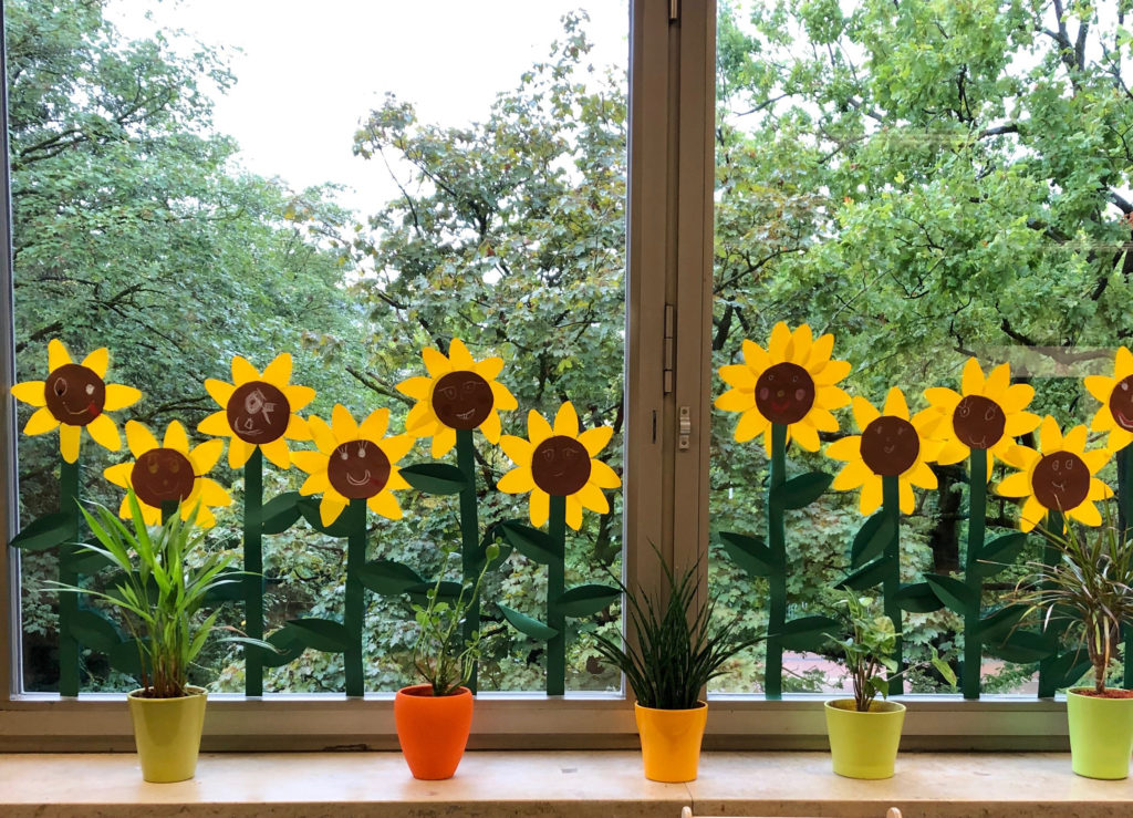 Fensterbild Sonnenblume - Frau Locke